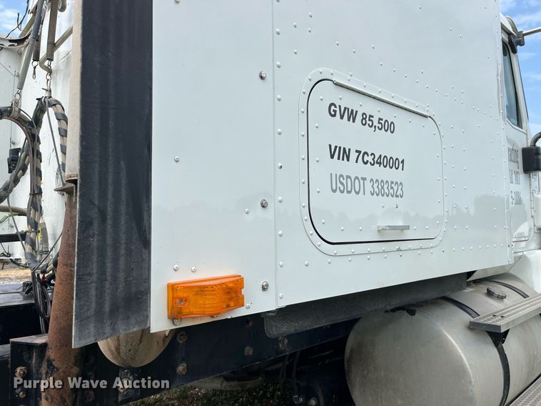 image for item DP0502 2007 International 9200i  semi truck