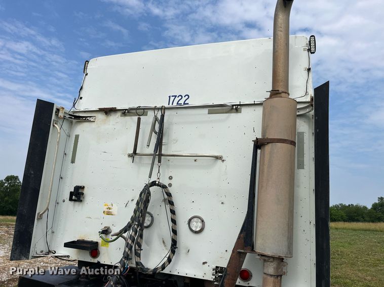 image for item DP0502 2007 International 9200i  semi truck