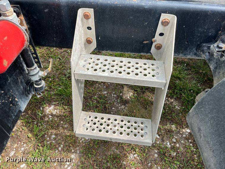 image for item DP0502 2007 International 9200i  semi truck