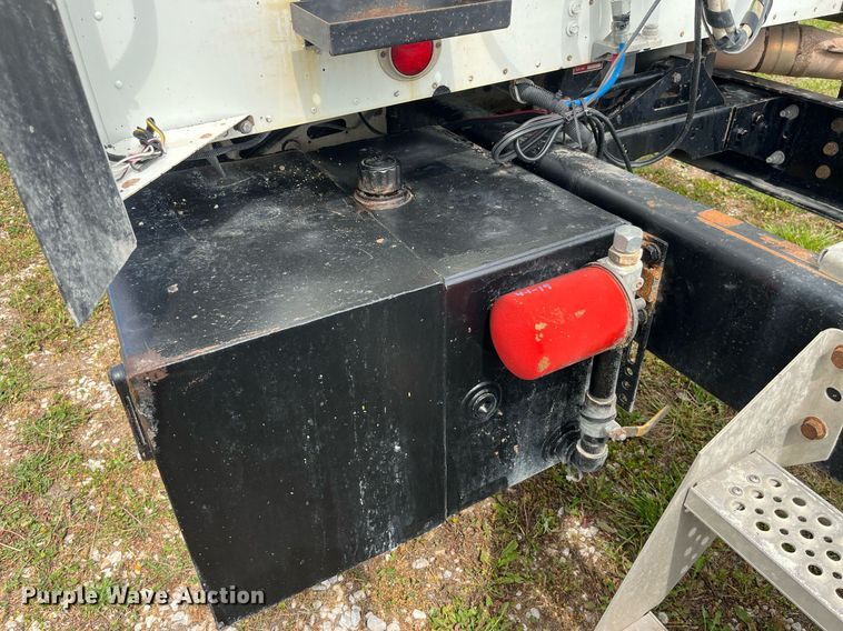 image for item DP0502 2007 International 9200i  semi truck