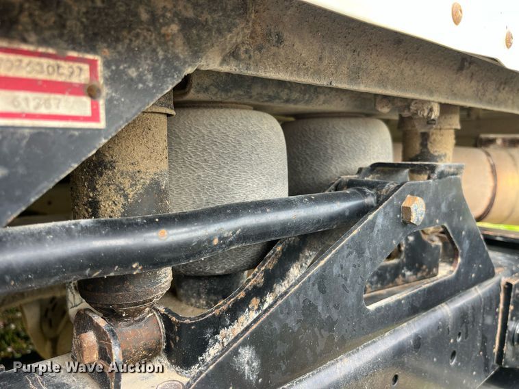 image for item DP0502 2007 International 9200i  semi truck