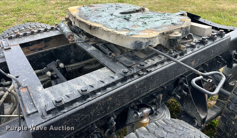 image for item DP0502 2007 International 9200i  semi truck