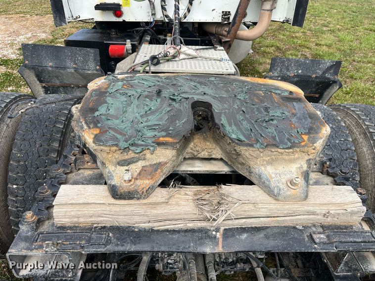 image for item DP0502 2007 International 9200i  semi truck