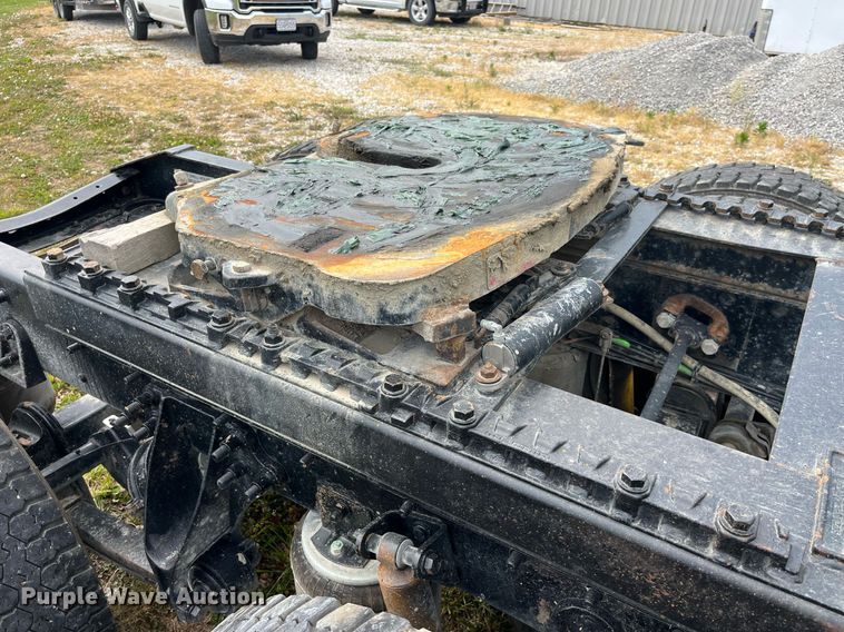 image for item DP0502 2007 International 9200i  semi truck