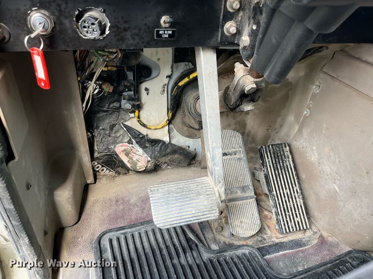 image for item DP0502 2007 International 9200i  semi truck