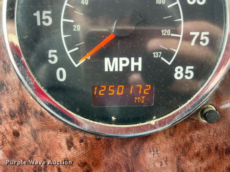 image for item DP0502 2007 International 9200i  semi truck