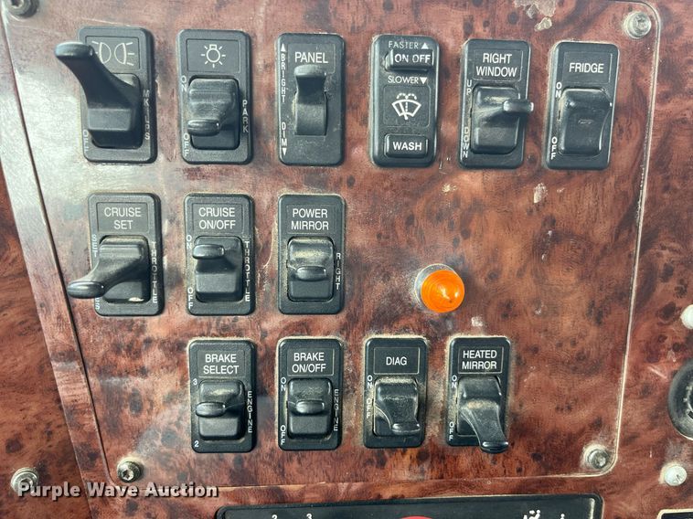 image for item DP0502 2007 International 9200i  semi truck