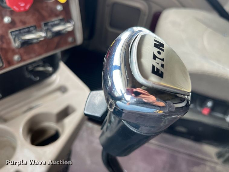 image for item DP0502 2007 International 9200i  semi truck