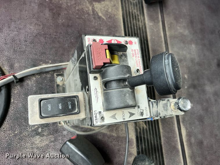 image for item DP0502 2007 International 9200i  semi truck