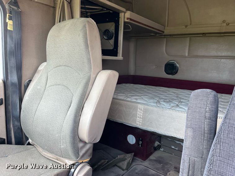 image for item DP0502 2007 International 9200i  semi truck