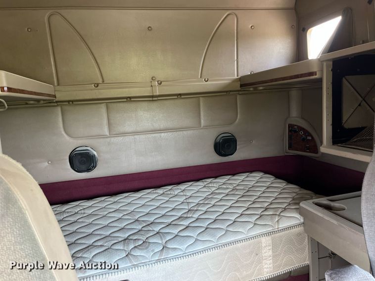 image for item DP0502 2007 International 9200i  semi truck