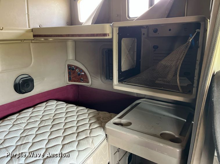 image for item DP0502 2007 International 9200i  semi truck