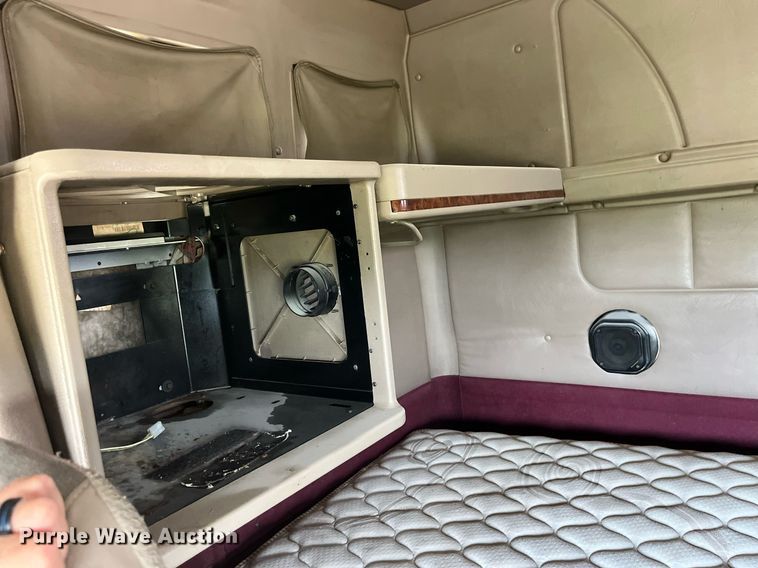 image for item DP0502 2007 International 9200i  semi truck