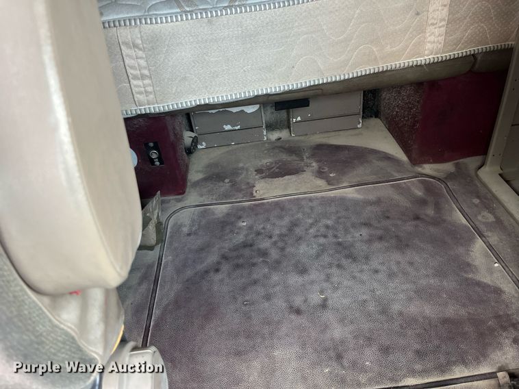 image for item DP0502 2007 International 9200i  semi truck