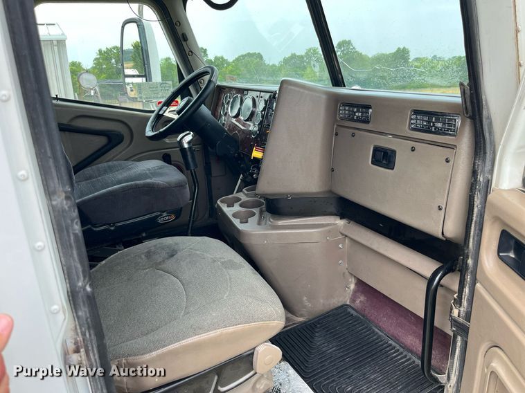 image for item DP0502 2007 International 9200i  semi truck