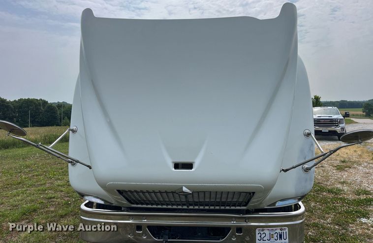 image for item DP0502 2007 International 9200i  semi truck