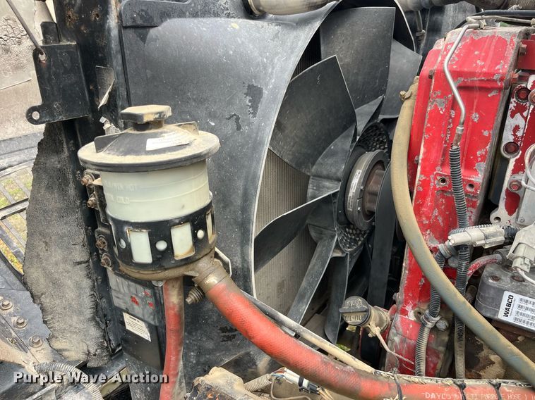 image for item DP0502 2007 International 9200i  semi truck