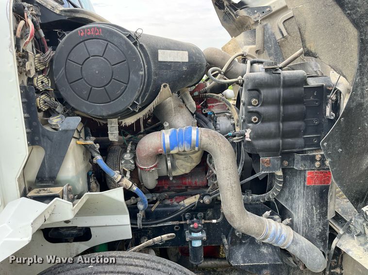 image for item DP0502 2007 International 9200i  semi truck