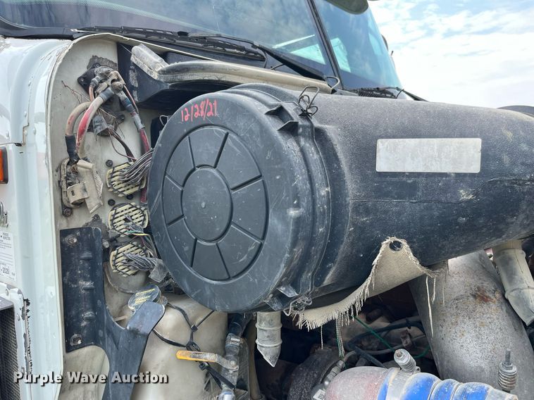 image for item DP0502 2007 International 9200i  semi truck