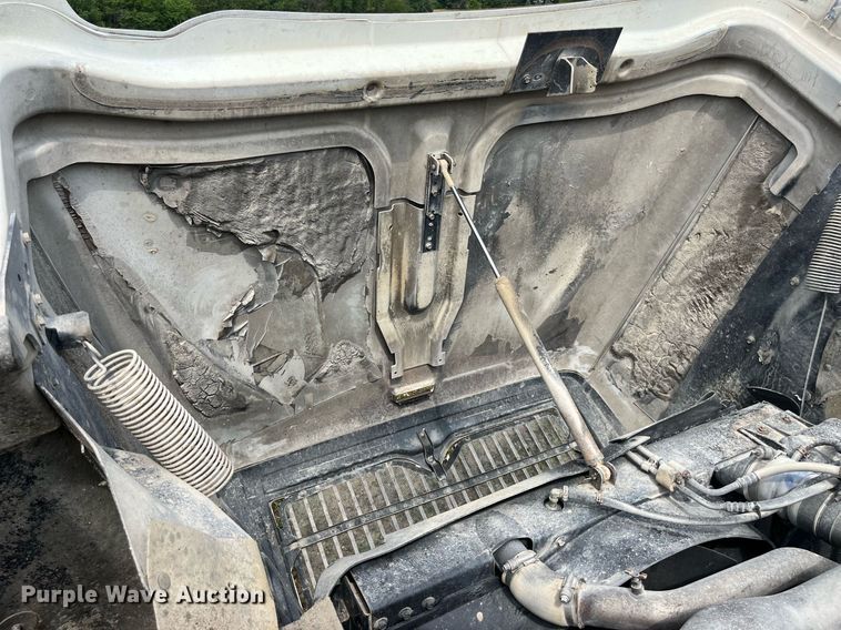 image for item DP0502 2007 International 9200i  semi truck