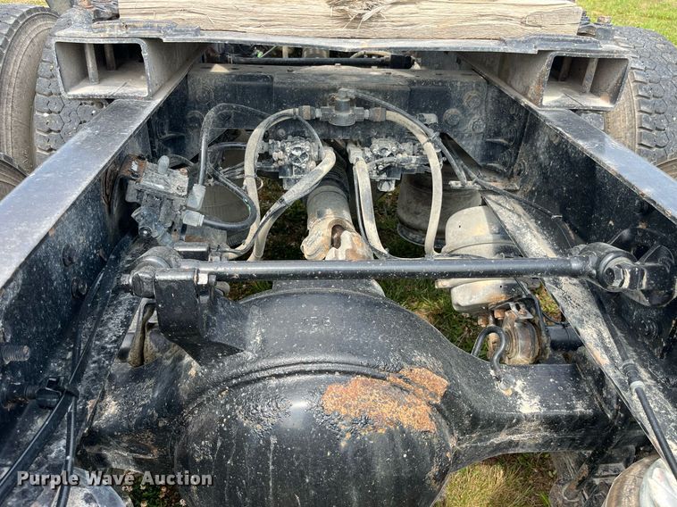 image for item DP0502 2007 International 9200i  semi truck