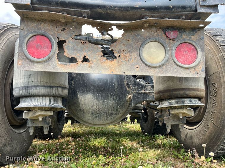 image for item DP0502 2007 International 9200i  semi truck