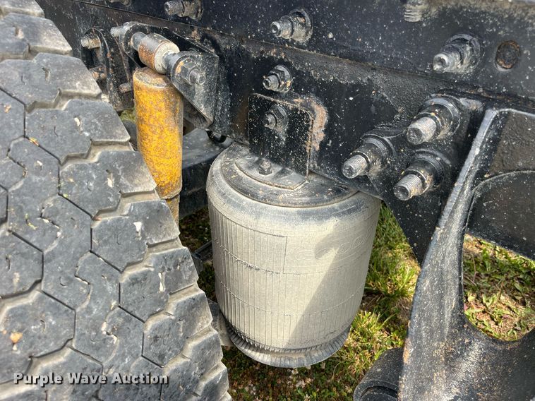 image for item DP0502 2007 International 9200i  semi truck