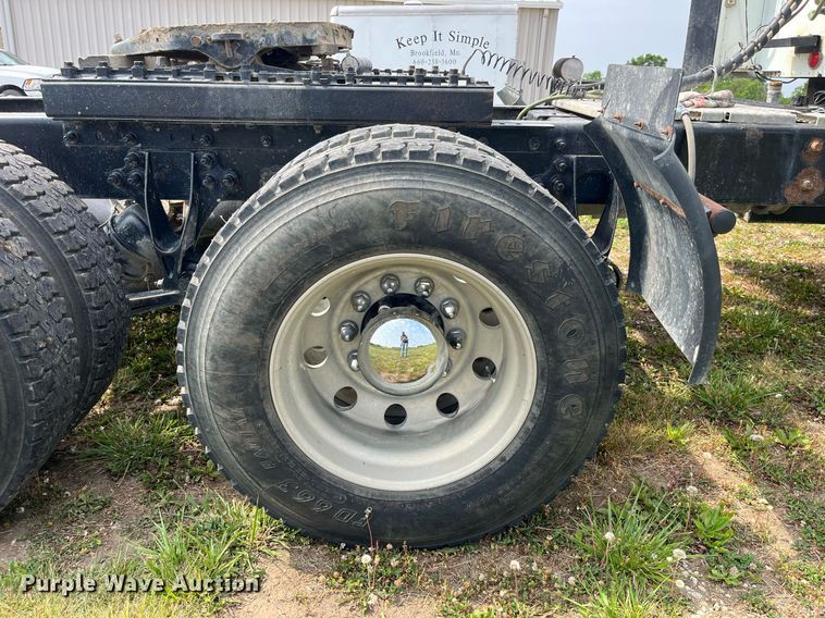 image for item DP0502 2007 International 9200i  semi truck