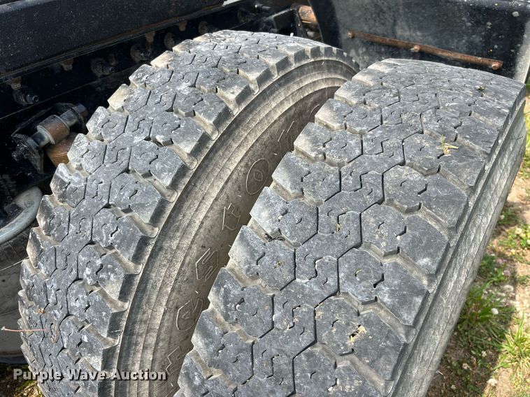 image for item DP0502 2007 International 9200i  semi truck