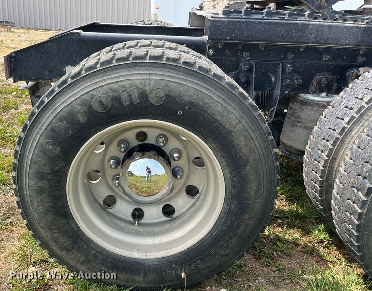 image for item DP0502 2007 International 9200i  semi truck