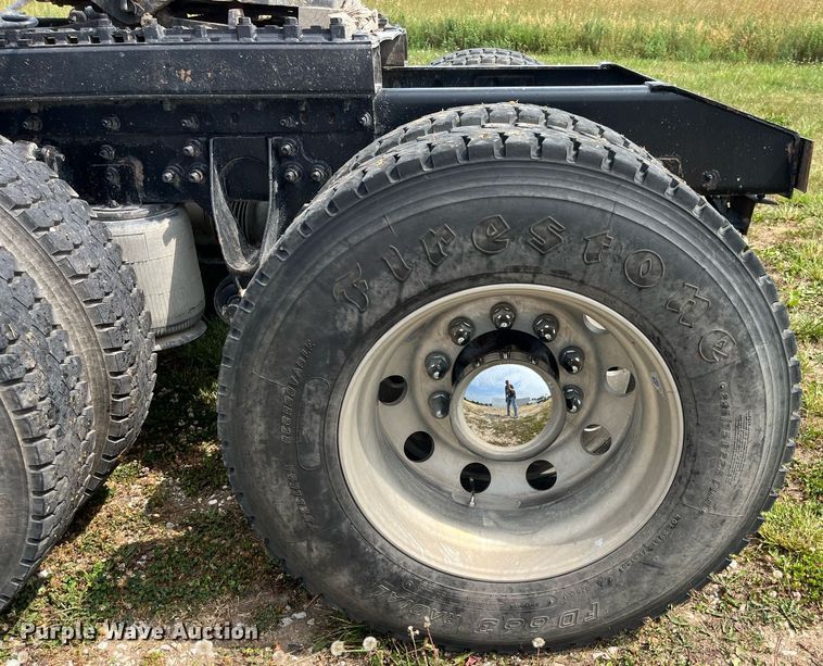 image for item DP0502 2007 International 9200i  semi truck