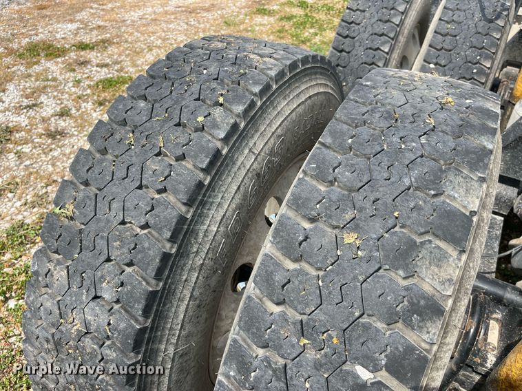 image for item DP0502 2007 International 9200i  semi truck