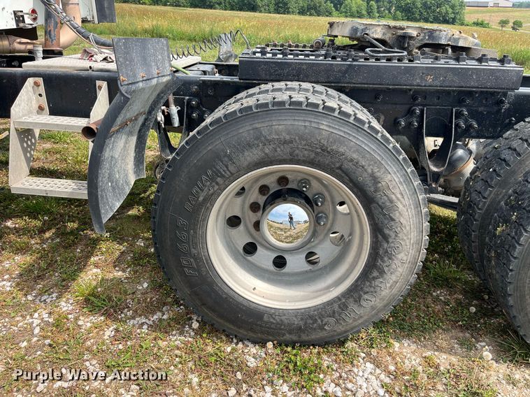 image for item DP0502 2007 International 9200i  semi truck