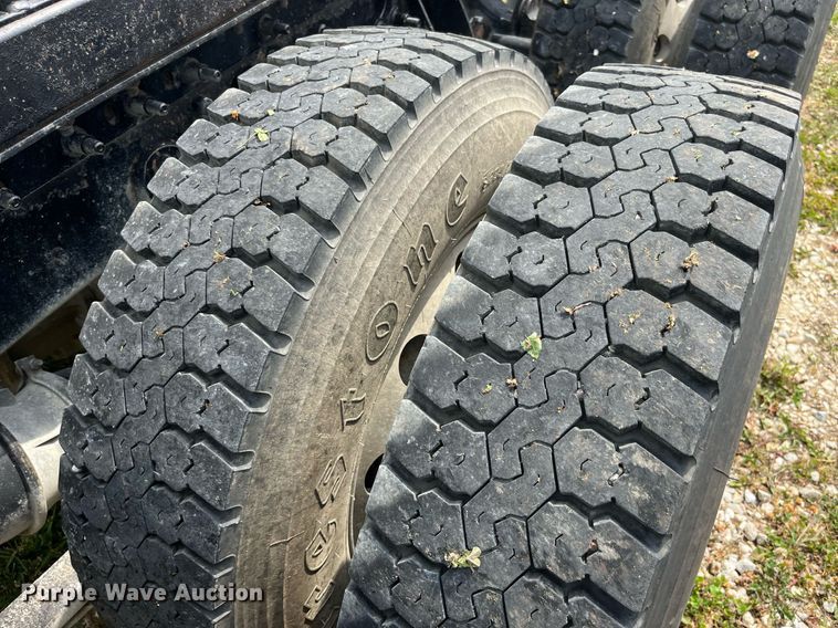 image for item DP0502 2007 International 9200i  semi truck