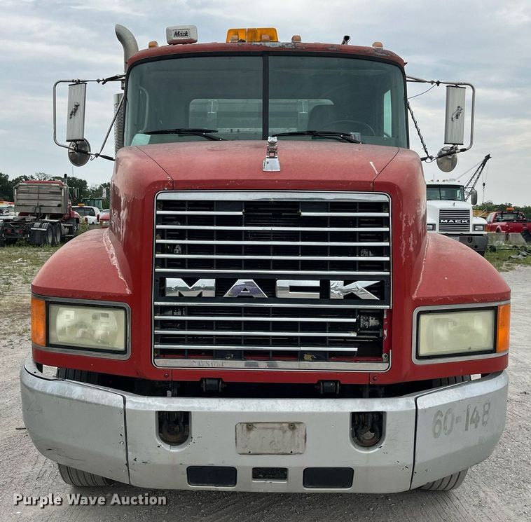 image for item DP0504 2001 Mack CH613  semi truck