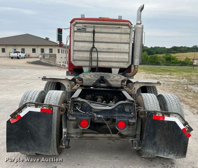 image for item DP0504 2001 Mack CH613  semi truck