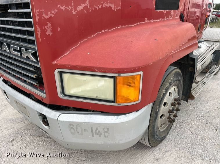 image for item DP0504 2001 Mack CH613  semi truck