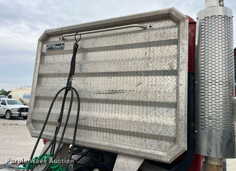 image for item DP0504 2001 Mack CH613  semi truck