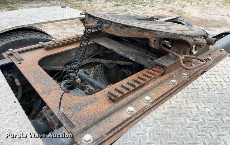 image for item DP0504 2001 Mack CH613  semi truck