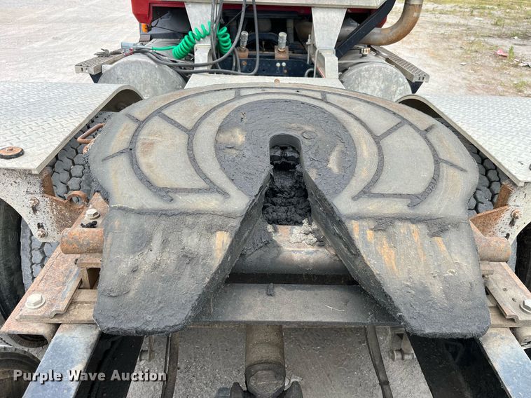 image for item DP0504 2001 Mack CH613  semi truck