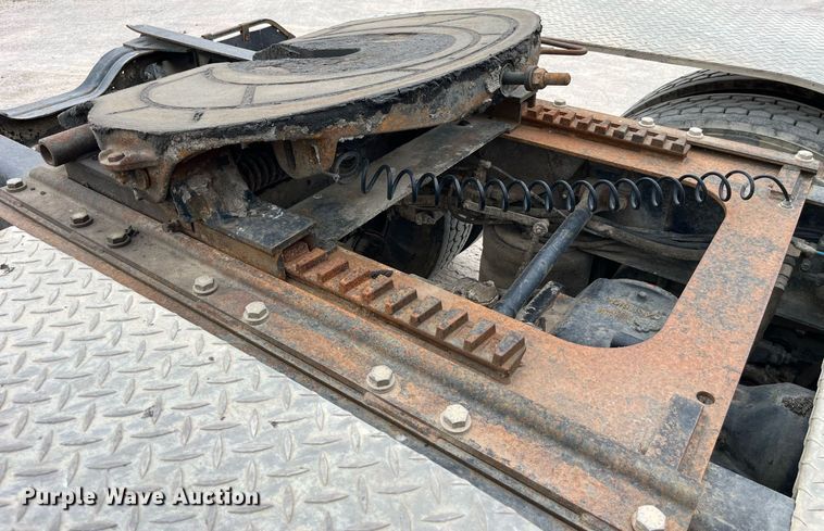 image for item DP0504 2001 Mack CH613  semi truck