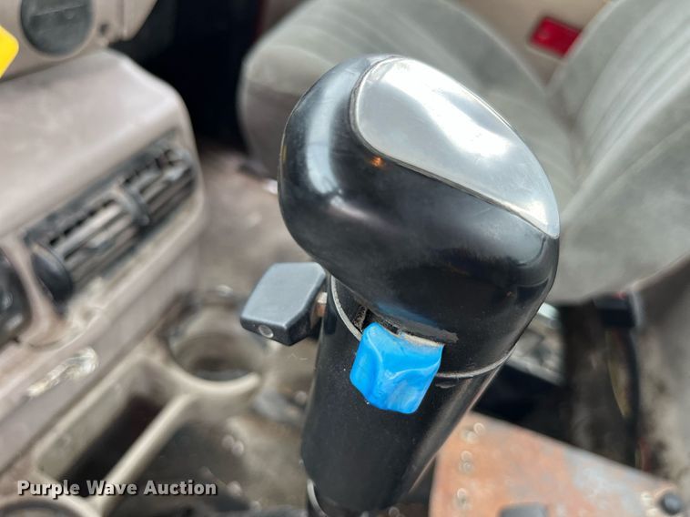 image for item DP0504 2001 Mack CH613  semi truck