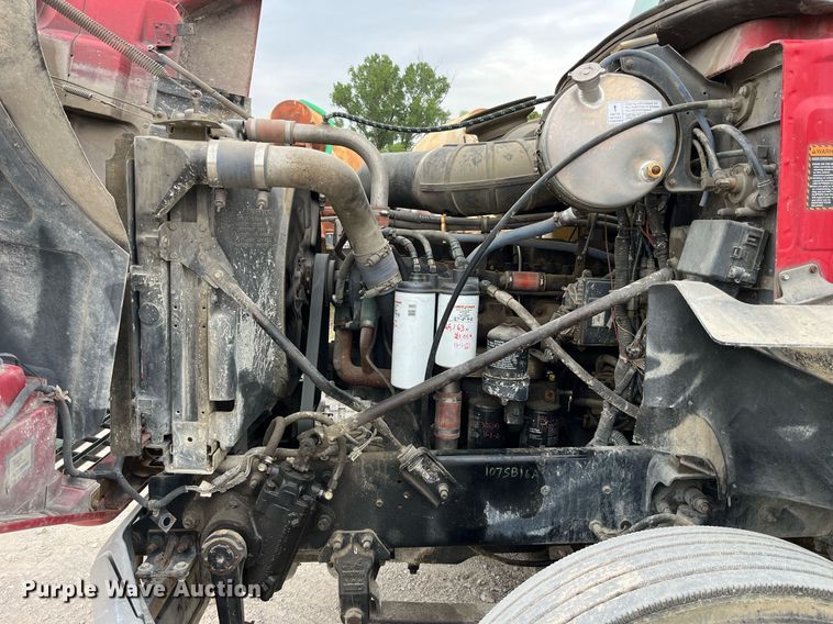 image for item DP0504 2001 Mack CH613  semi truck