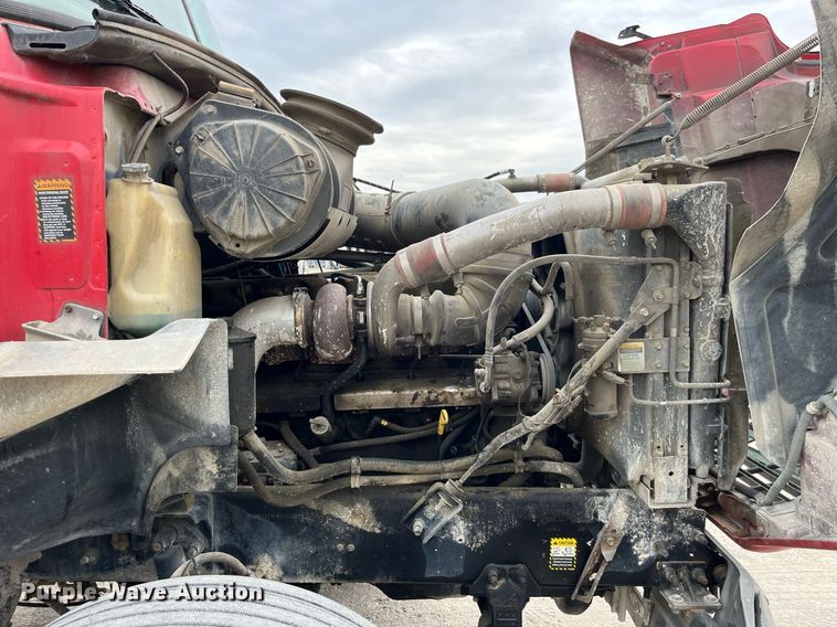 image for item DP0504 2001 Mack CH613  semi truck