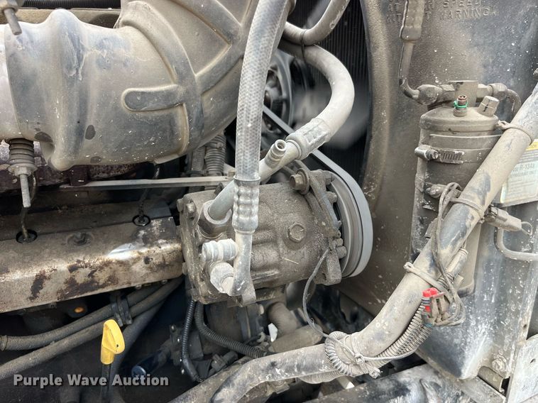 image for item DP0504 2001 Mack CH613  semi truck