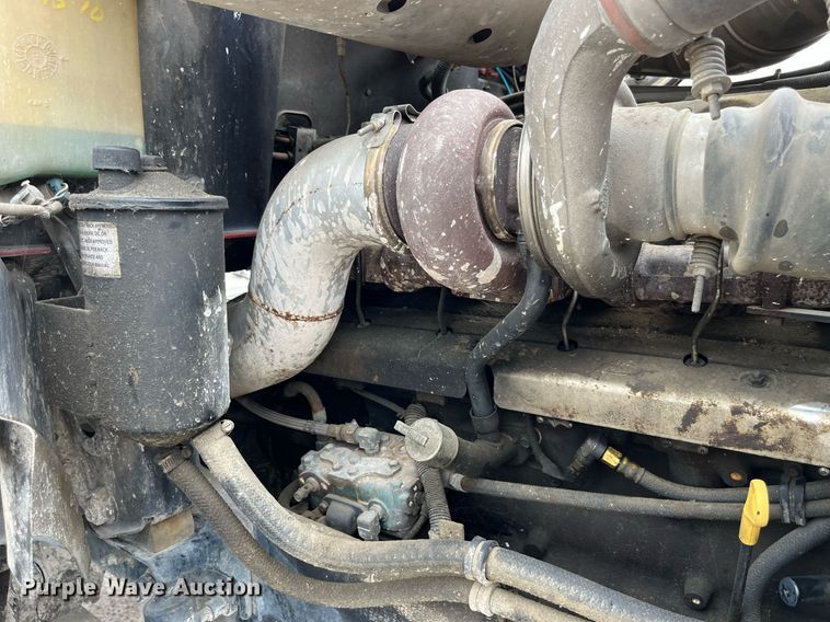 image for item DP0504 2001 Mack CH613  semi truck