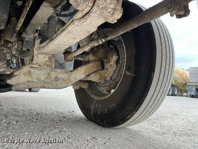 image for item DP0504 2001 Mack CH613  semi truck