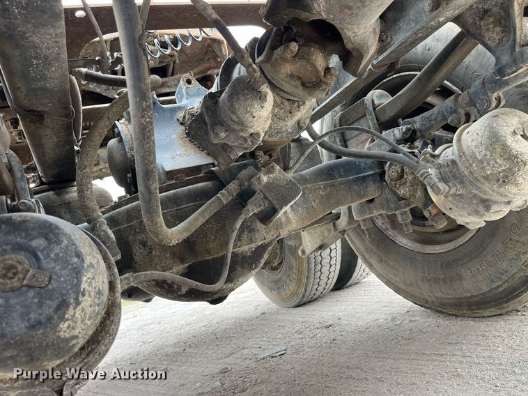 image for item DP0504 2001 Mack CH613  semi truck