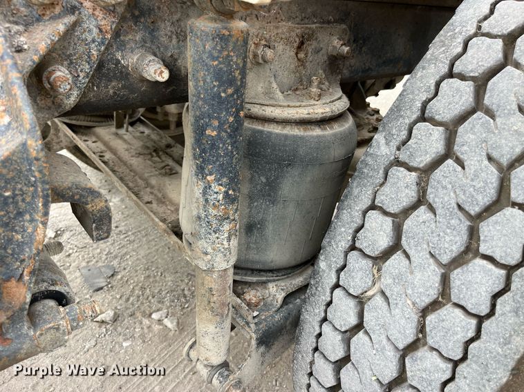 image for item DP0504 2001 Mack CH613  semi truck