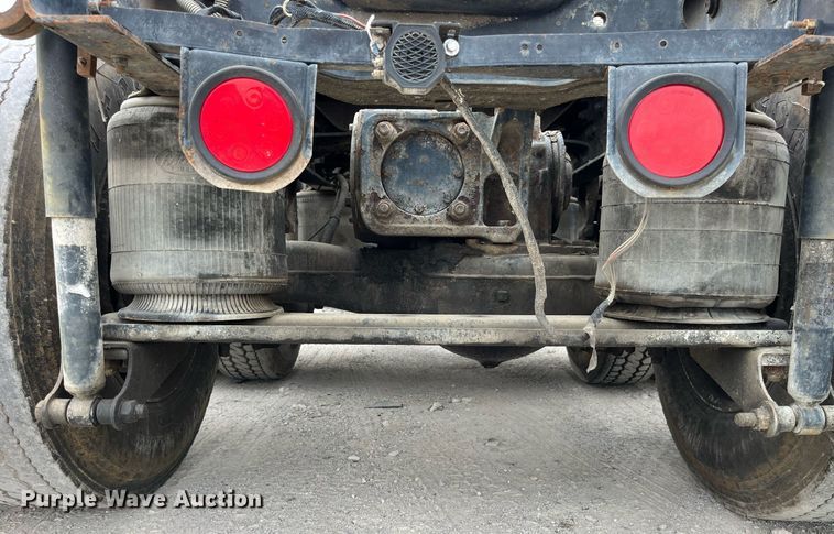 image for item DP0504 2001 Mack CH613  semi truck